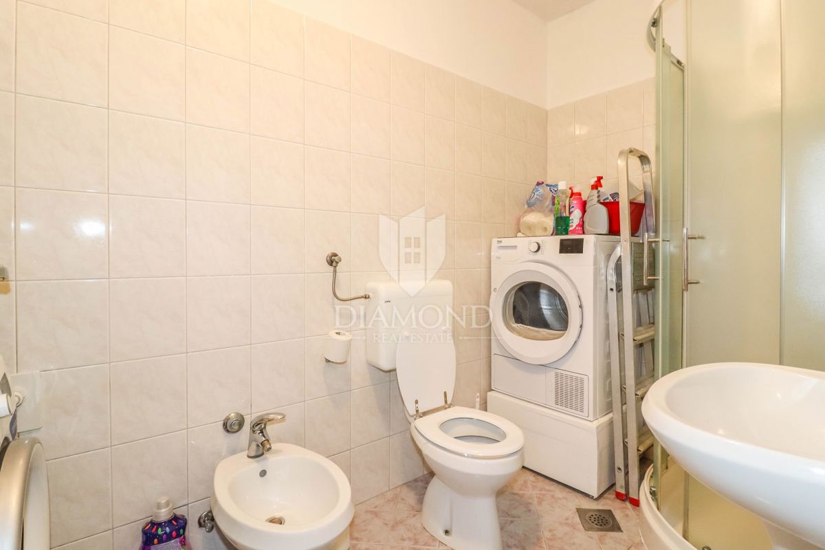 Rovinj, dvosobno stanovanje, balkon, parkirišče