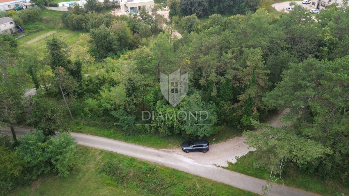 Zemljišče Labin, 2.323m2