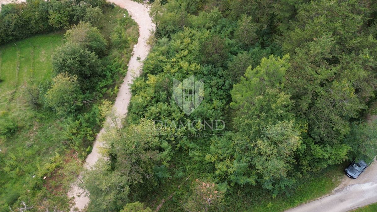 Zemljišče Labin, 2.323m2