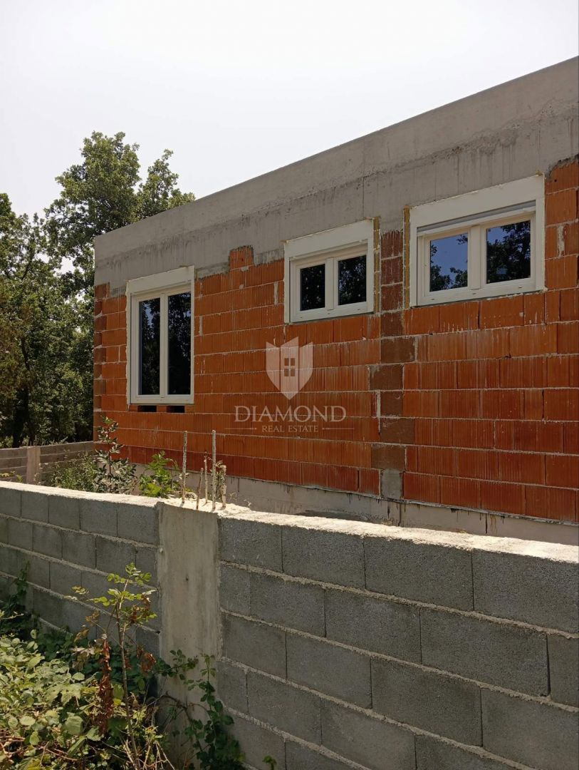 Hiša v gradnji v bližini Pulja