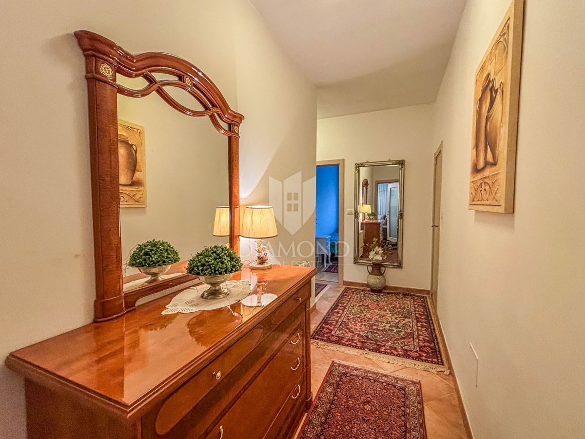 Istra, Novigrad, Apartma s pogledom na morje v središču Novigrada!