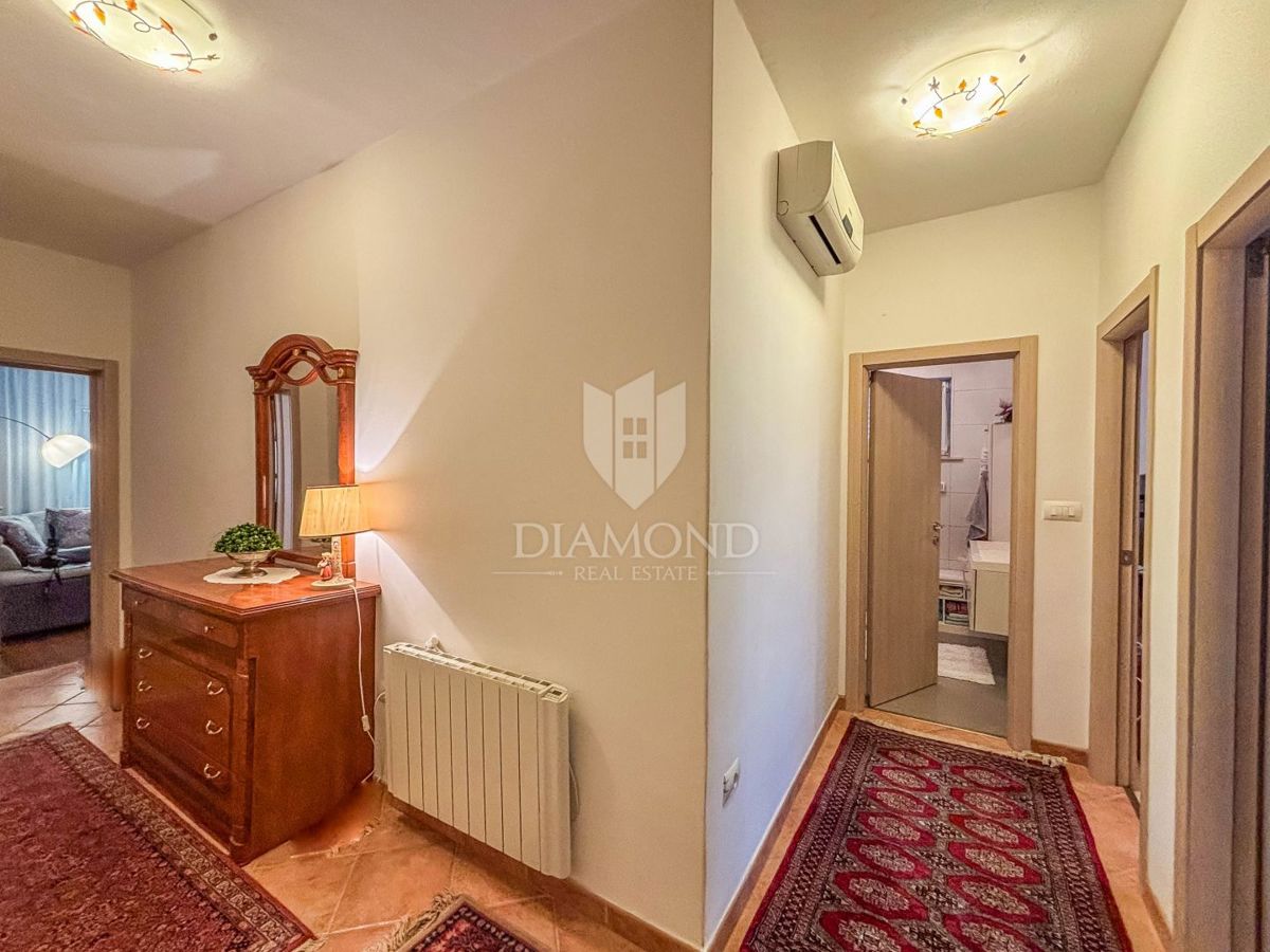 Istra, Novigrad, Apartma s pogledom na morje v središču Novigrada!