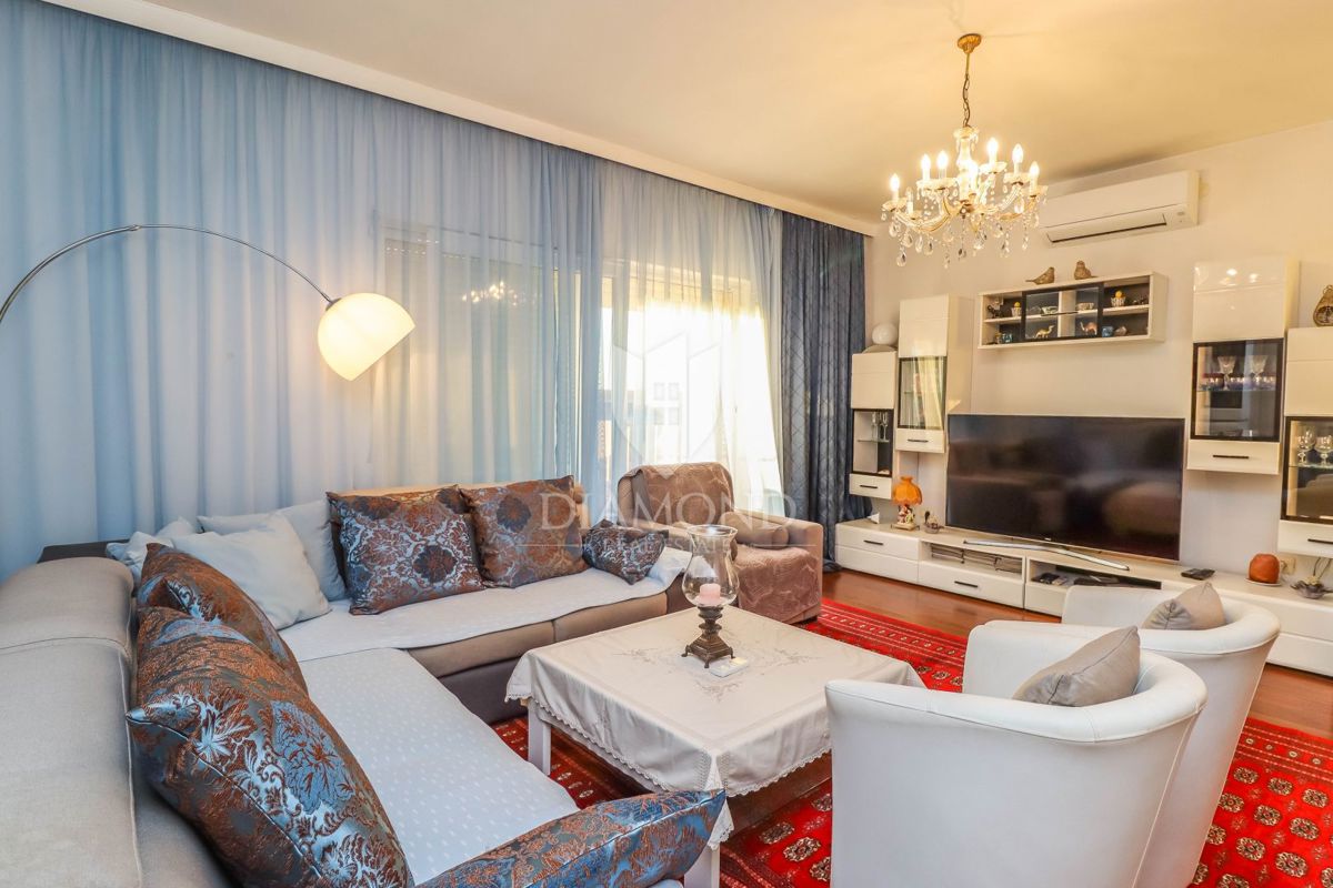 Istra, Novigrad, Apartma s pogledom na morje v središču Novigrada!