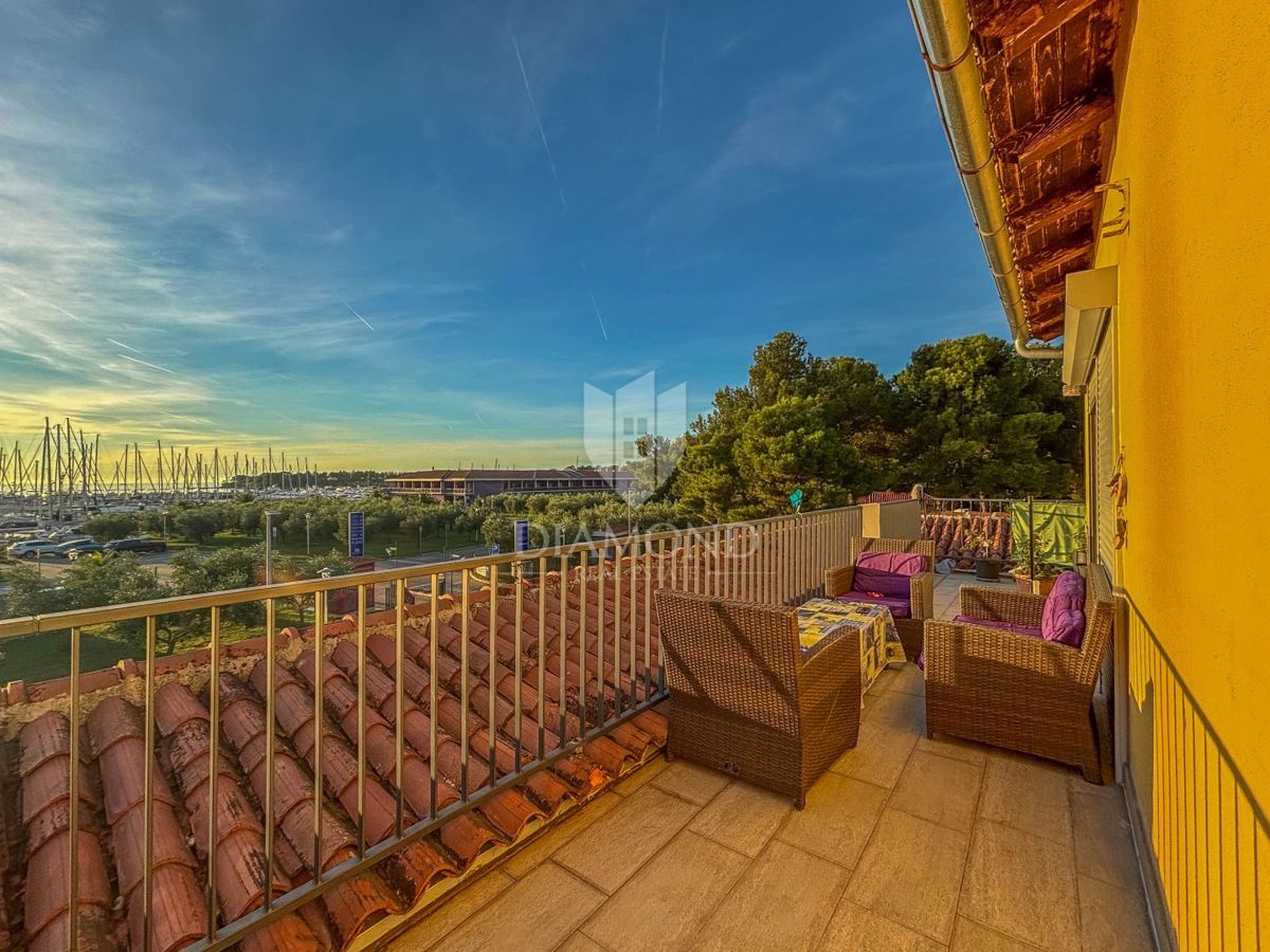 Istra, Novigrad, Apartma s pogledom na morje v središču Novigrada!