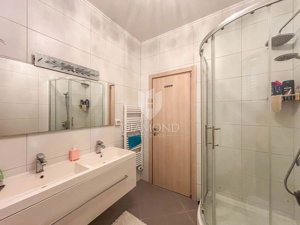 Istra, Novigrad, Apartma s pogledom na morje v središču Novigrada!