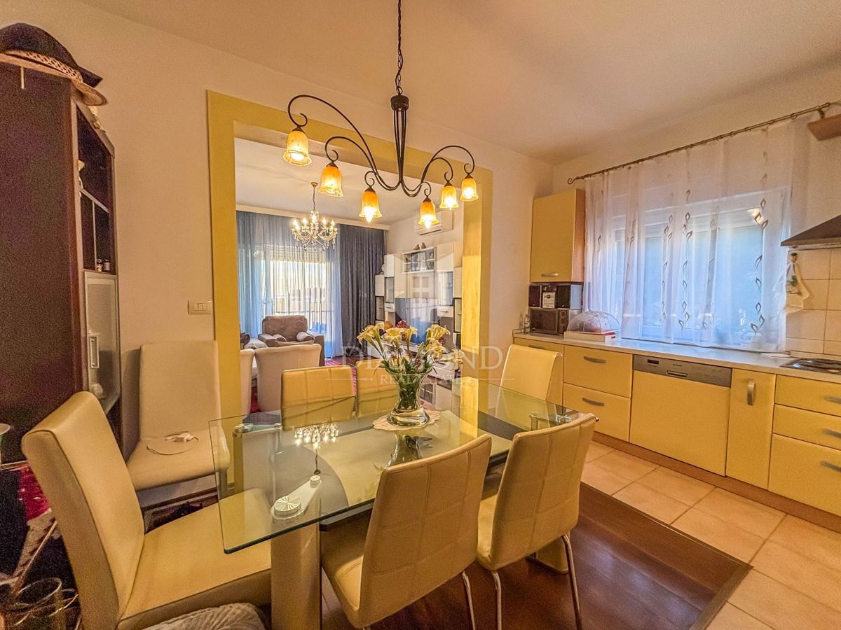 Istra, Novigrad, Apartma s pogledom na morje v središču Novigrada!