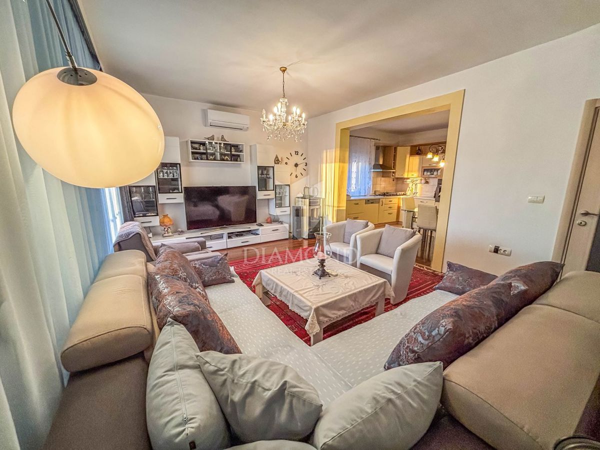 Istra, Novigrad, Apartma s pogledom na morje v središču Novigrada!