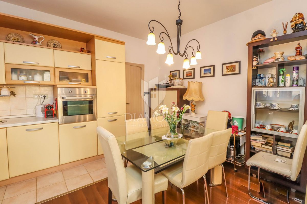 Istra, Novigrad, Apartma s pogledom na morje v središču Novigrada!