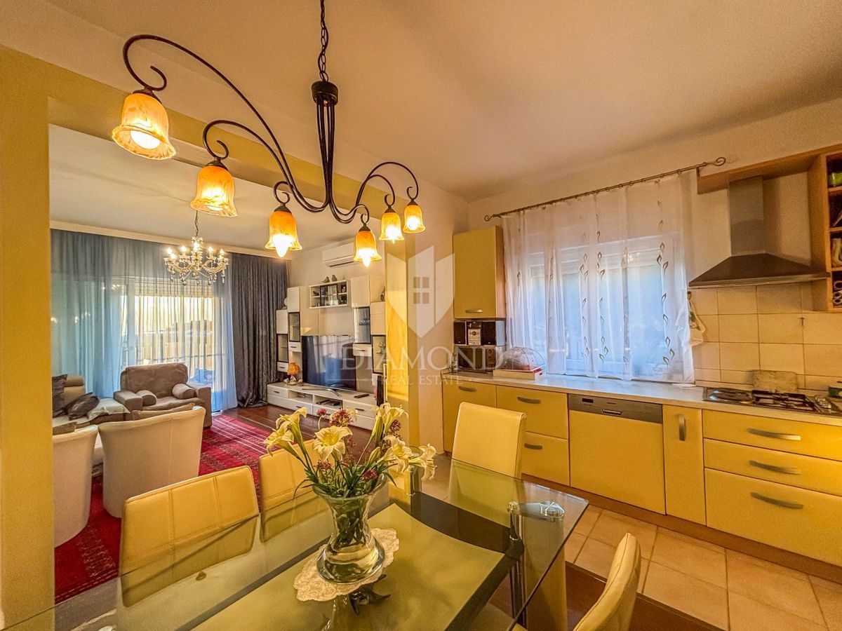 Istra, Novigrad, Apartma s pogledom na morje v središču Novigrada!