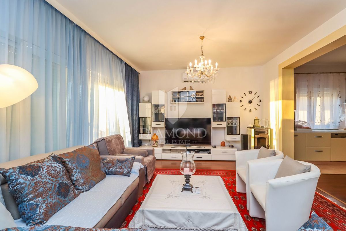 Istra, Novigrad, Apartma s pogledom na morje v središču Novigrada!