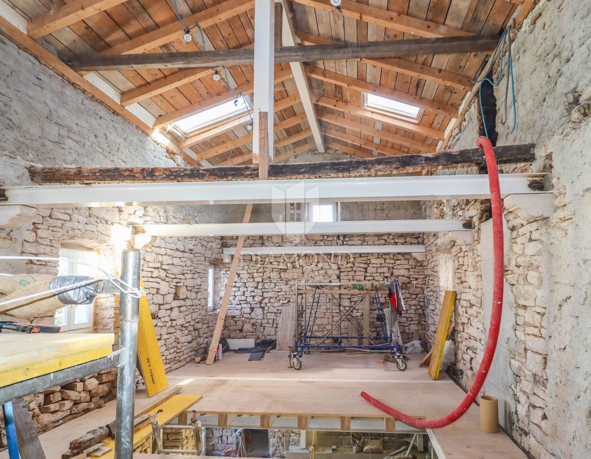 Priložnost! ROVINJ, okolica, kamnita lepotica!