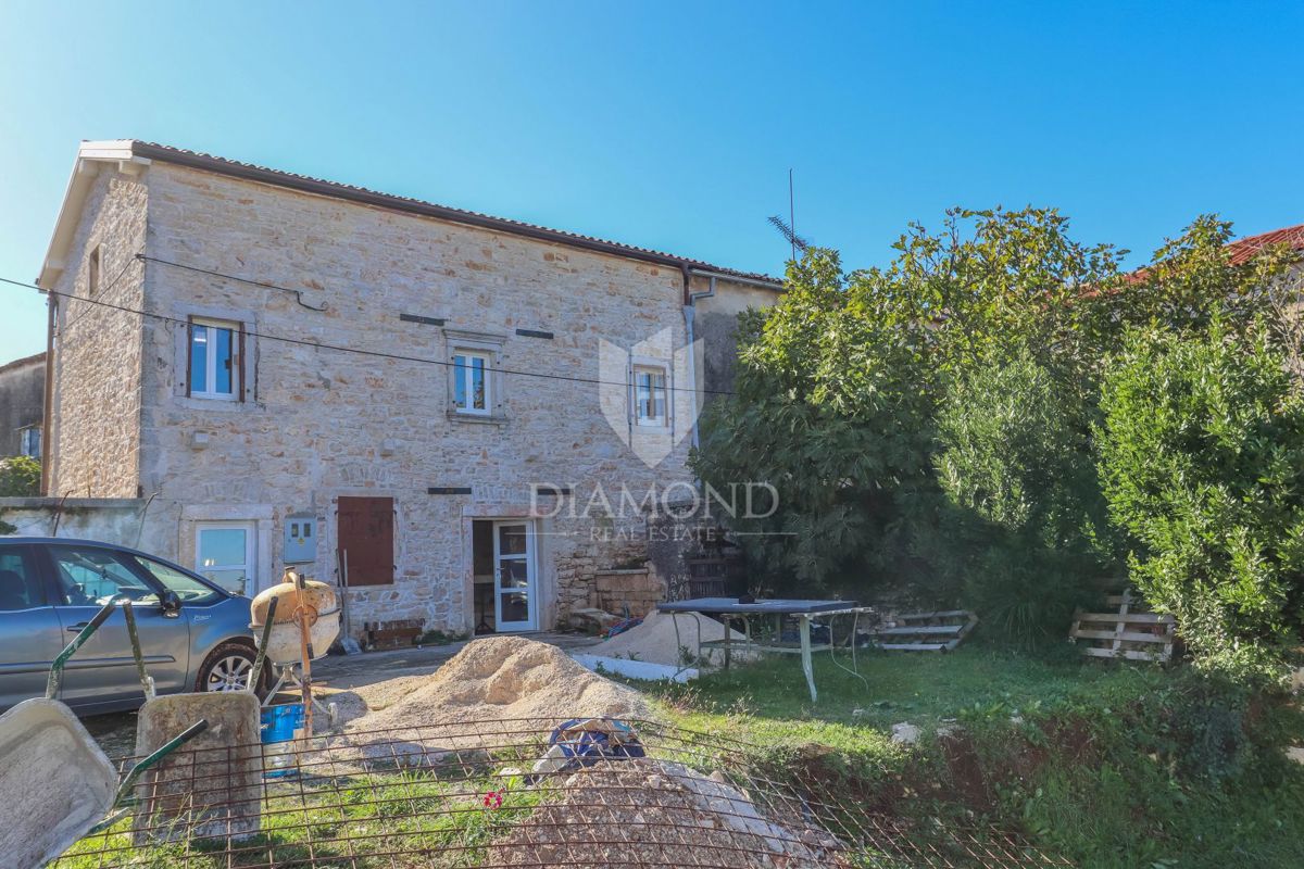 Priložnost! ROVINJ, okolica, kamnita lepotica!