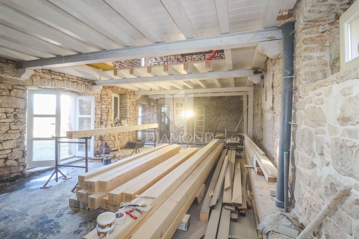 Priložnost! ROVINJ, okolica, kamnita lepotica!