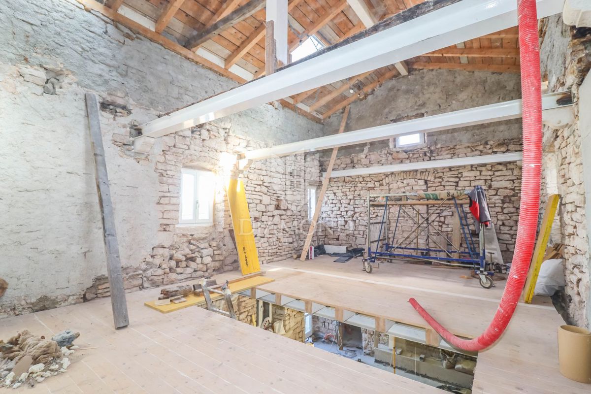 Priložnost! ROVINJ, okolica, kamnita lepotica!