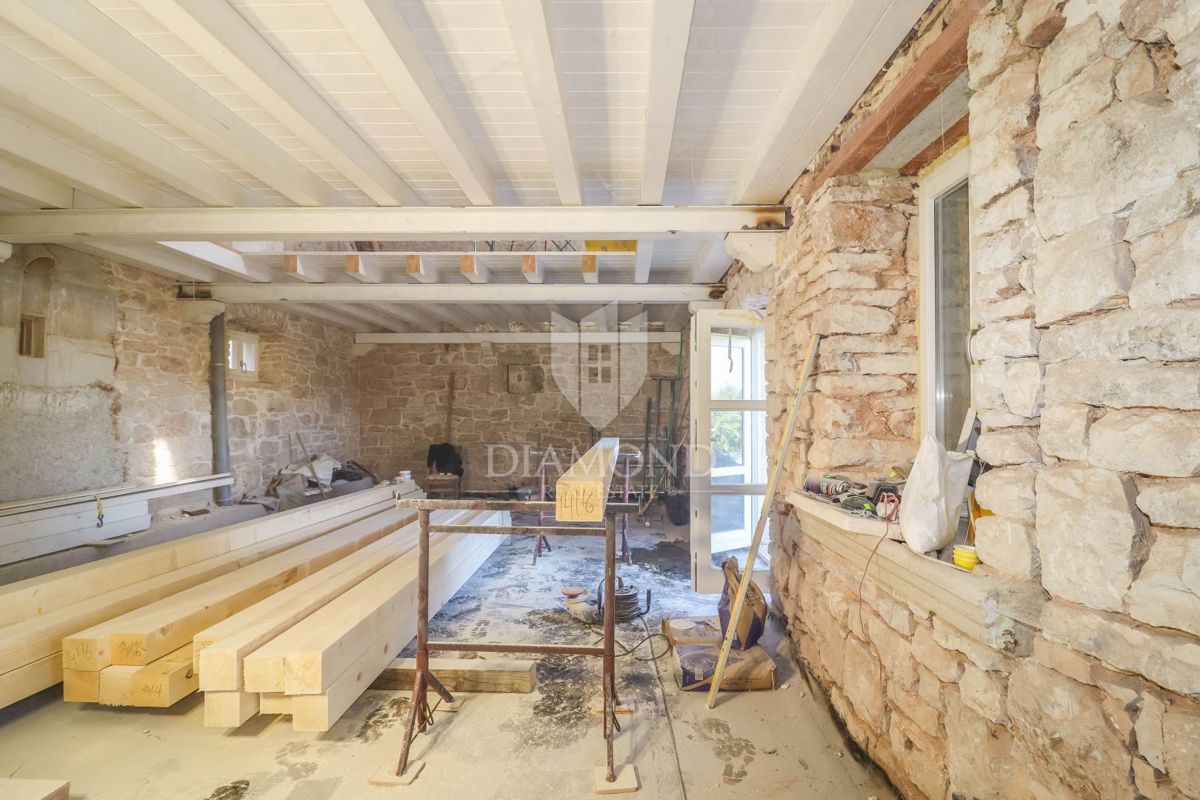 Priložnost! ROVINJ, okolica, kamnita lepotica!