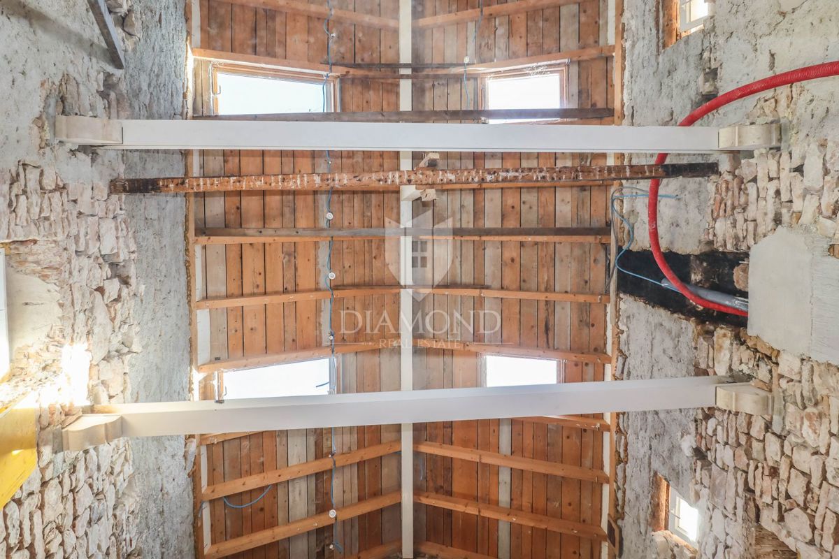 Priložnost! ROVINJ, okolica, kamnita lepotica!