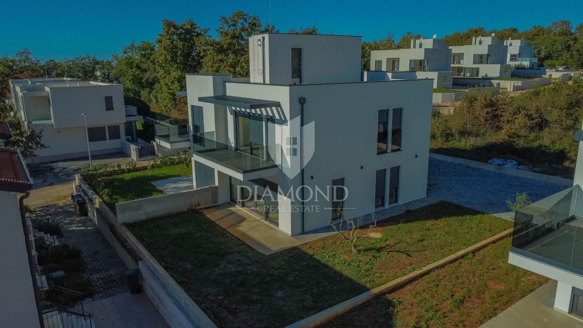 Priložnost! Atraktivna hiša dvojček blizu morja!