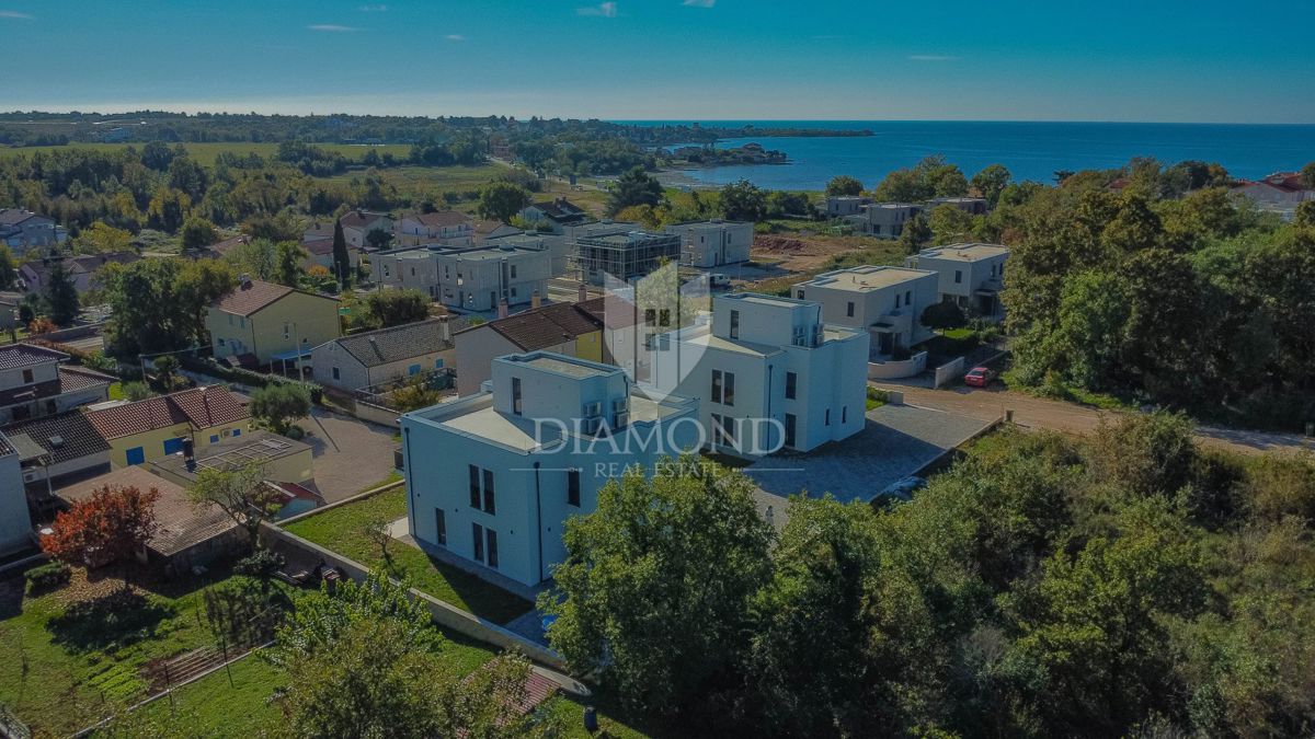 Priložnost! Atraktivna hiša dvojček blizu morja!