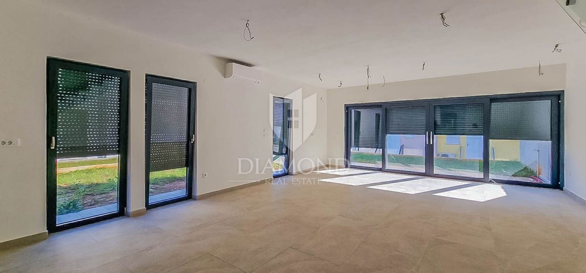 Priložnost! Atraktivna hiša dvojček blizu morja!