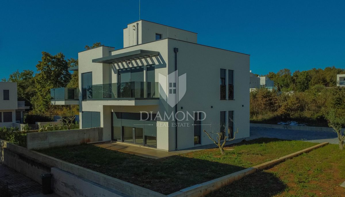 Priložnost! Atraktivna hiša dvojček blizu morja!