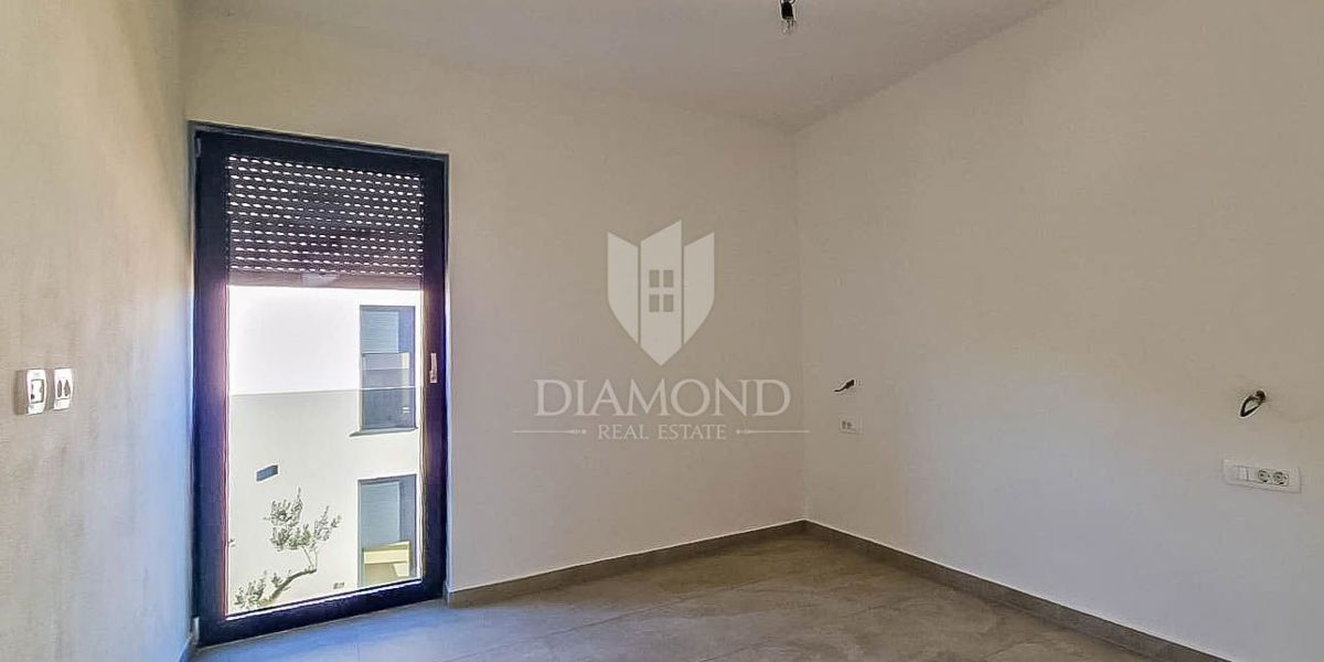 Priložnost! Atraktivna hiša dvojček blizu morja!