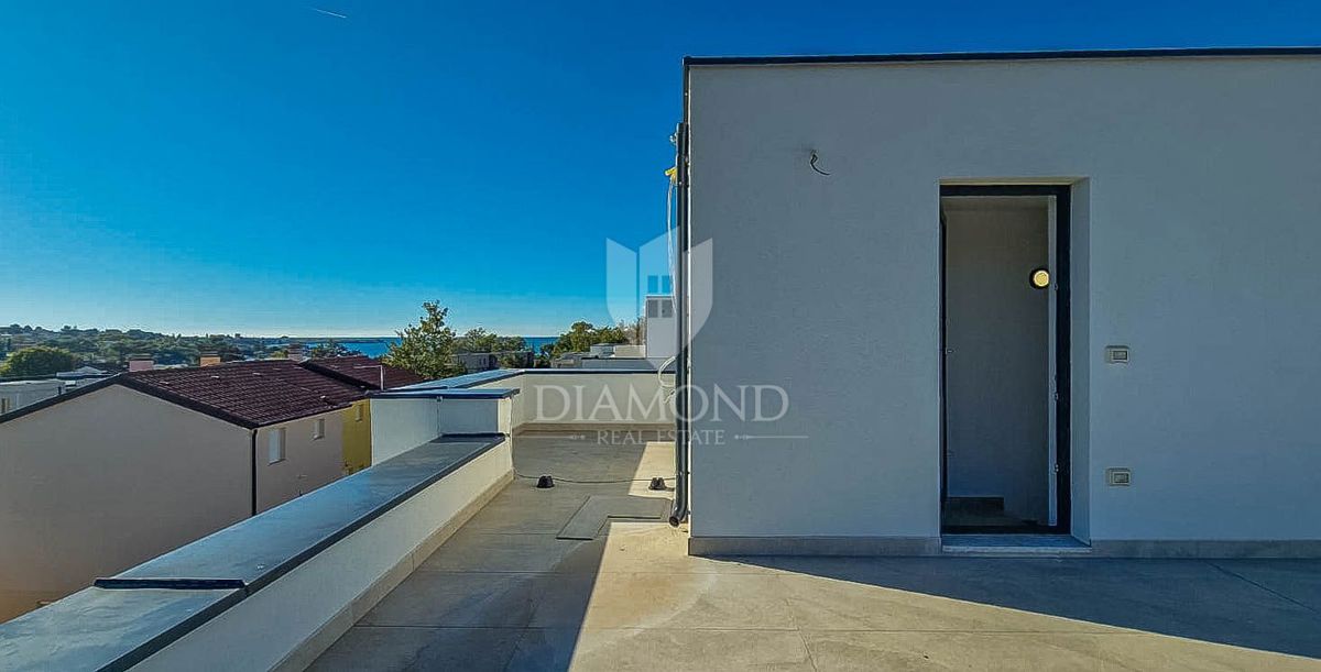 Priložnost! Atraktivna hiša dvojček blizu morja!