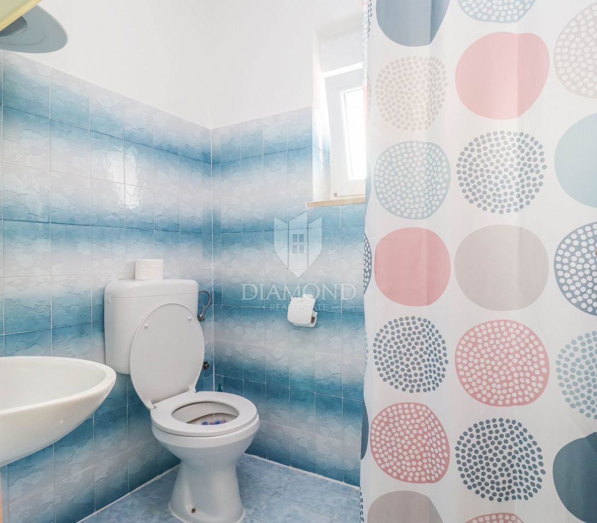 Pula, Veli Vrh, hiša z bazenom, garažo in teraso