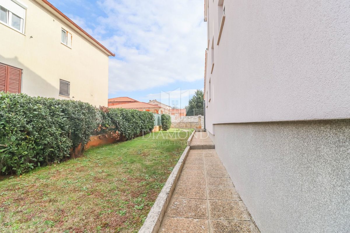 Pula, Veli Vrh, hiša z bazenom, garažo in teraso