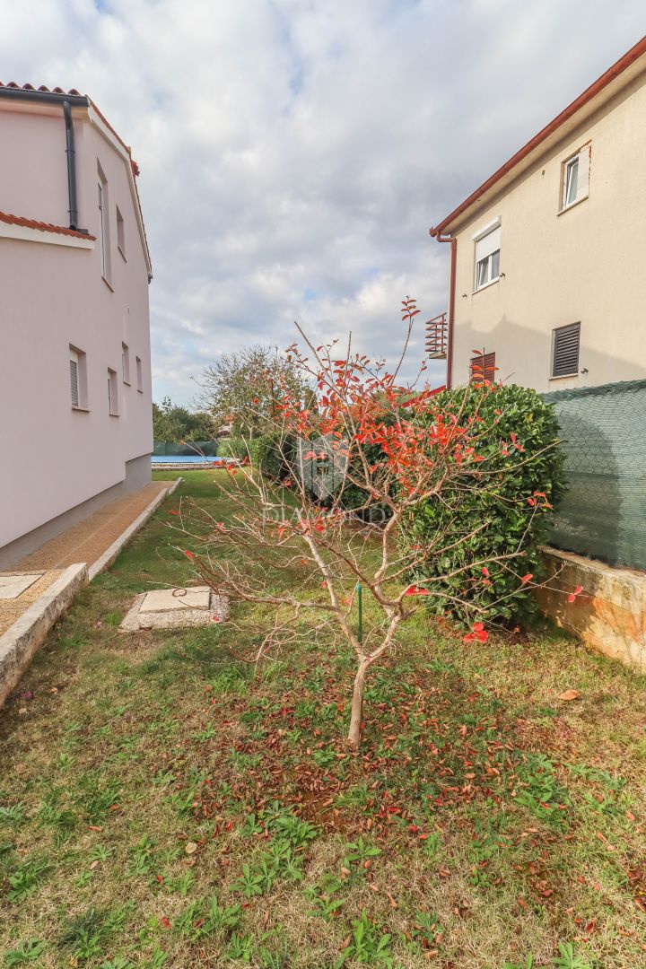 Pula, Veli Vrh, hiša z bazenom, garažo in teraso