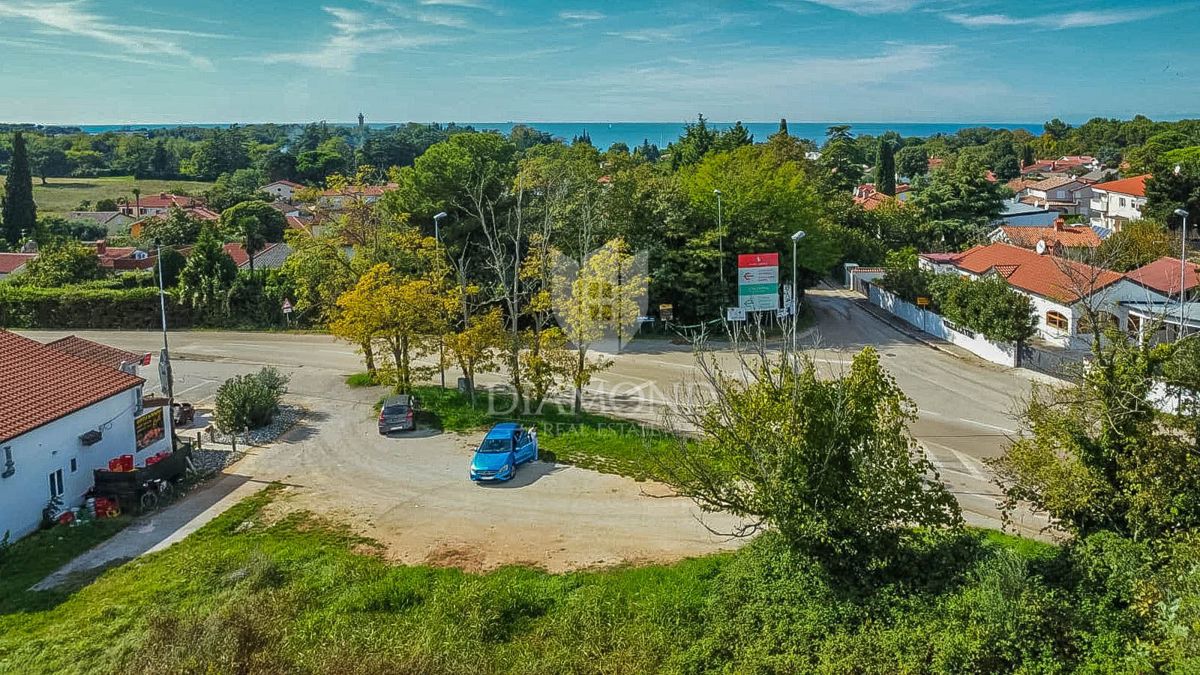 Okolica Umaga, zemljišče z investicijskim potencialom 450 m od morja!
