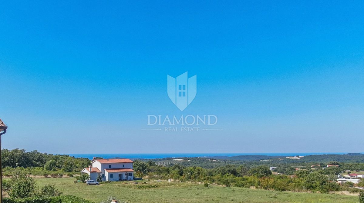 Zemljišče za 5 apartmajev v bližini Rovinja s pogledom na morje