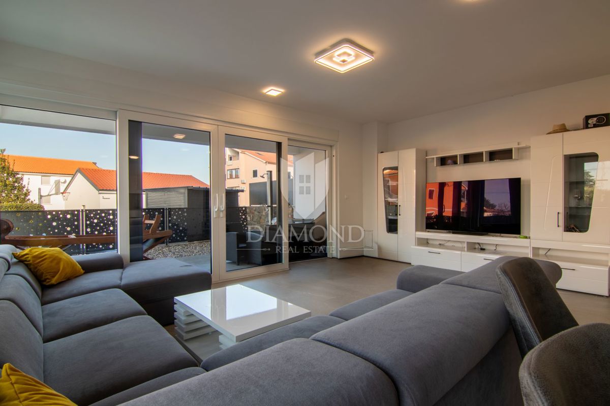 POL-SAMOSTOJNA HIŠA Z BAZENOM V MALINSKI