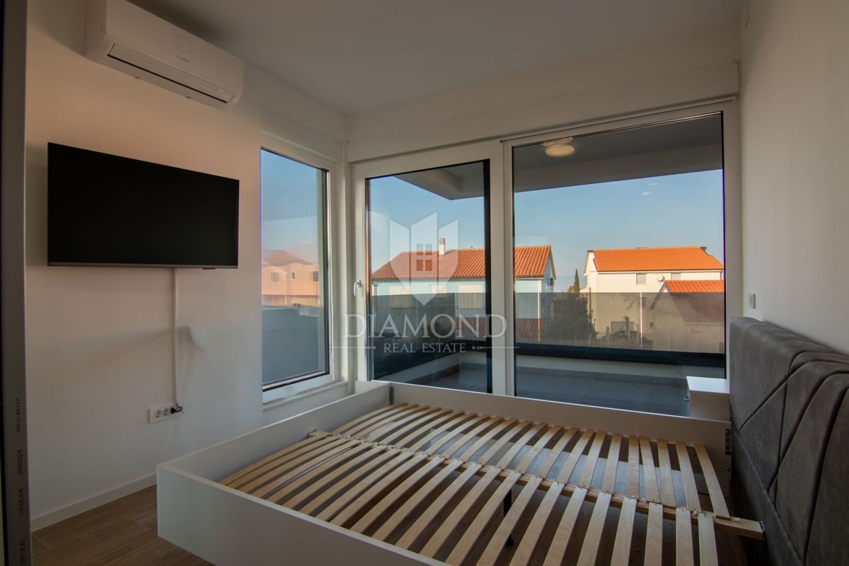 POL-SAMOSTOJNA HIŠA Z BAZENOM V MALINSKI