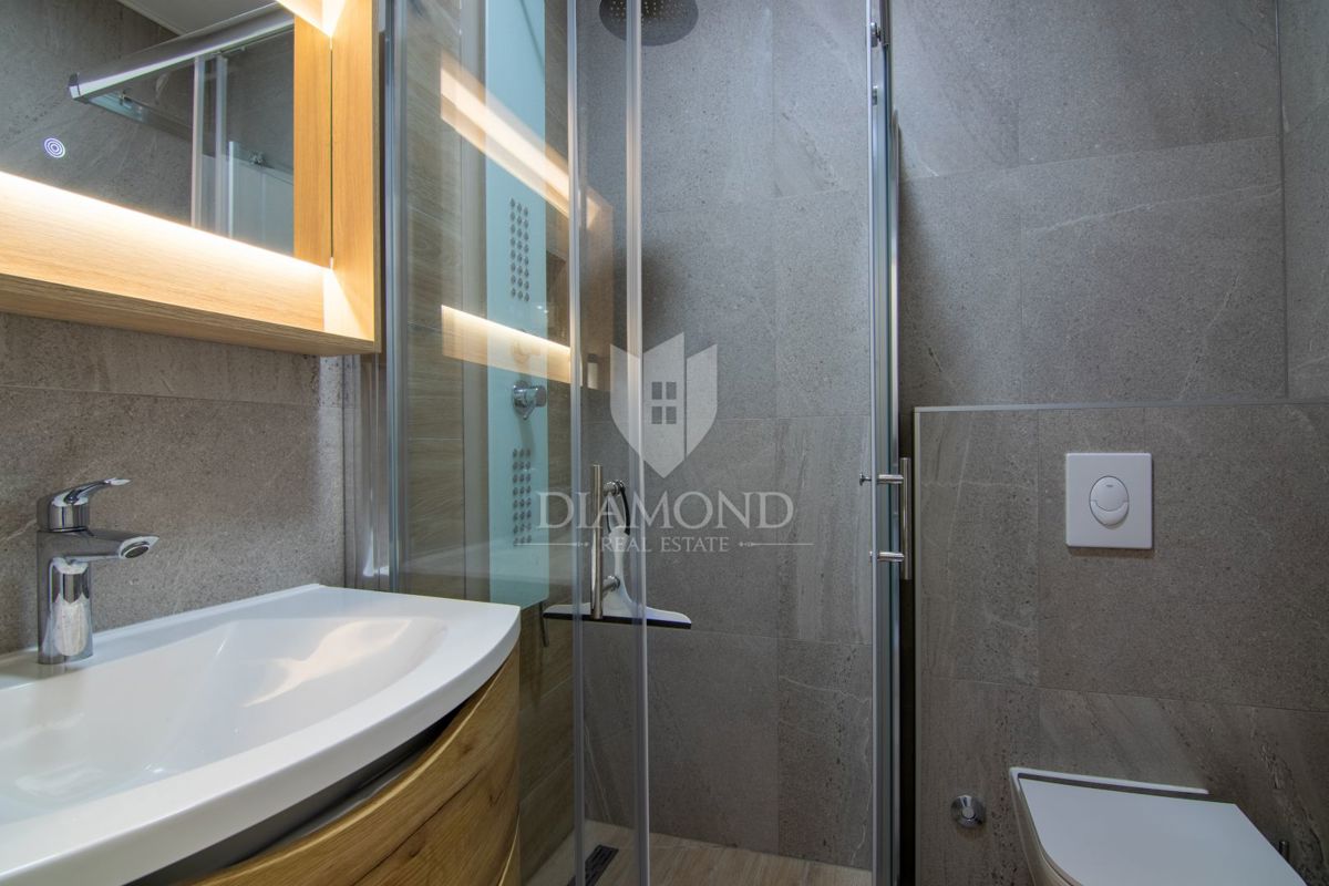 POL-SAMOSTOJNA HIŠA Z BAZENOM V MALINSKI