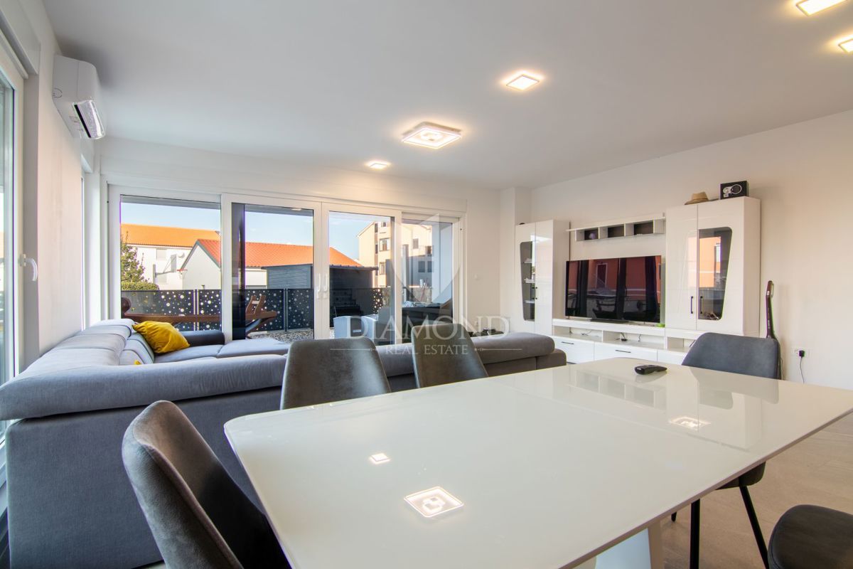 POL-SAMOSTOJNA HIŠA Z BAZENOM V MALINSKI