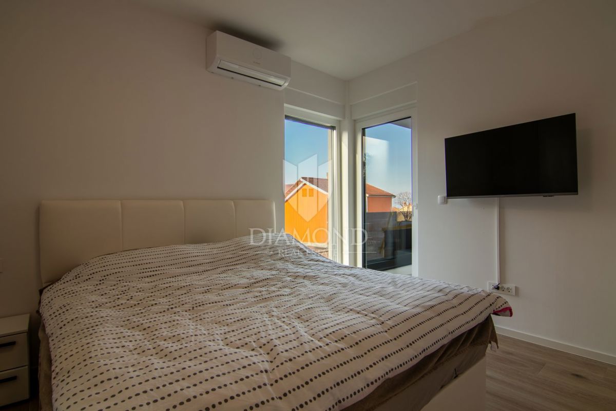 POL-SAMOSTOJNA HIŠA Z BAZENOM V MALINSKI