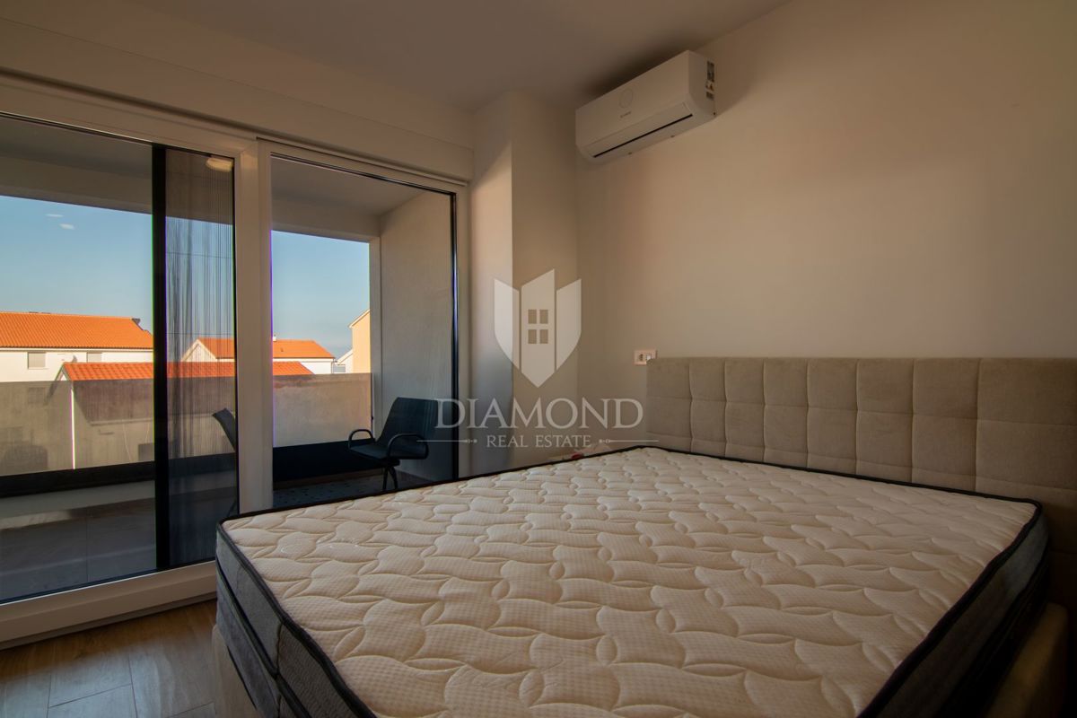 POL-SAMOSTOJNA HIŠA Z BAZENOM V MALINSKI