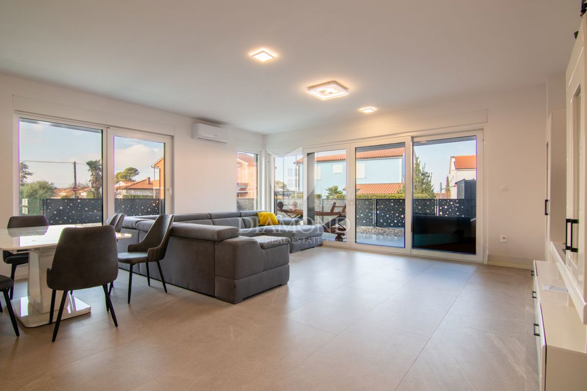 POL-SAMOSTOJNA HIŠA Z BAZENOM V MALINSKI