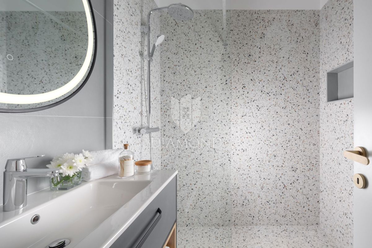 Poreč – moderna vrstna hiša blizu morja in centra