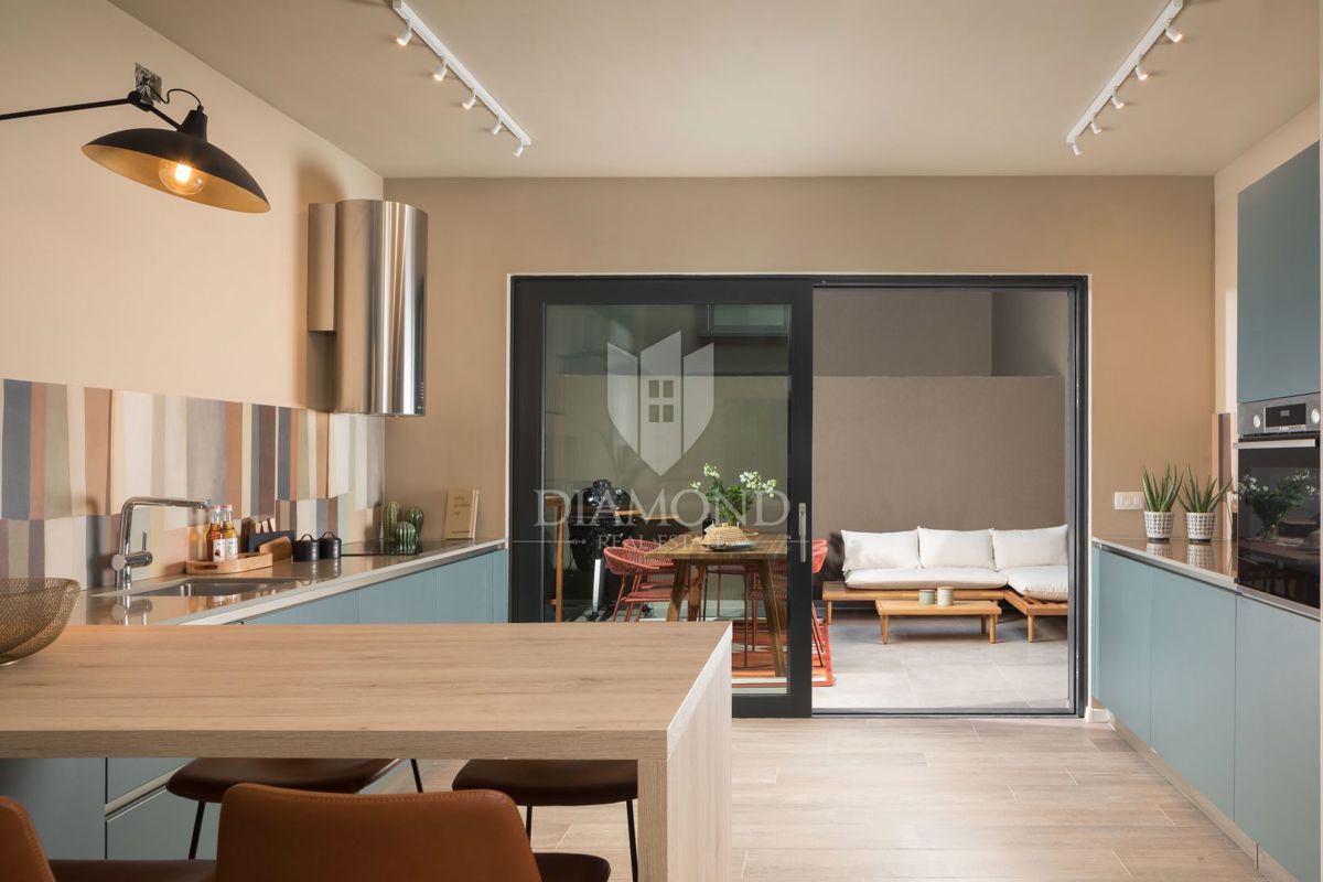 Poreč – moderna vrstna hiša blizu morja in centra