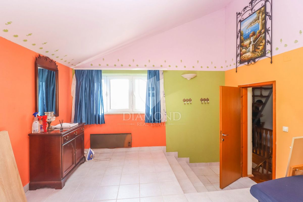 Ližnjan, ugodna hiša s 3 spalnicami!