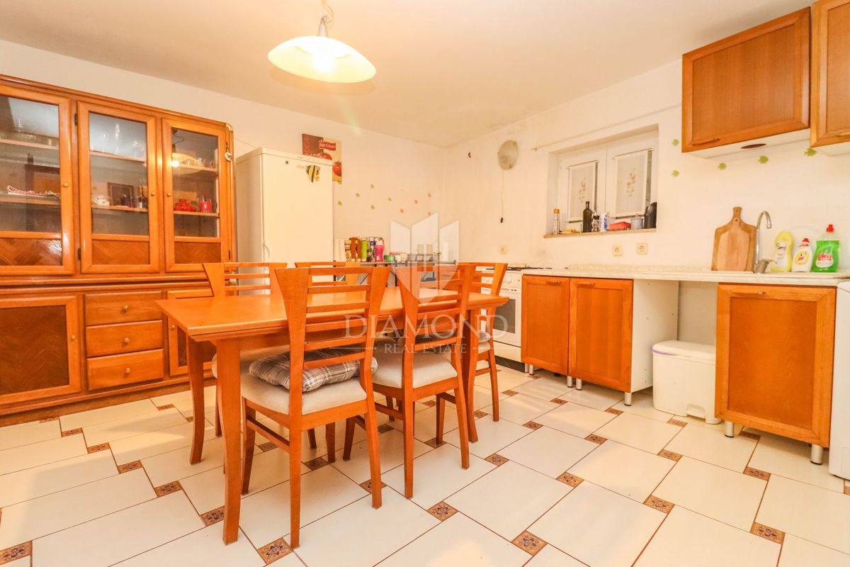 Ližnjan, ugodna hiša s 3 spalnicami!