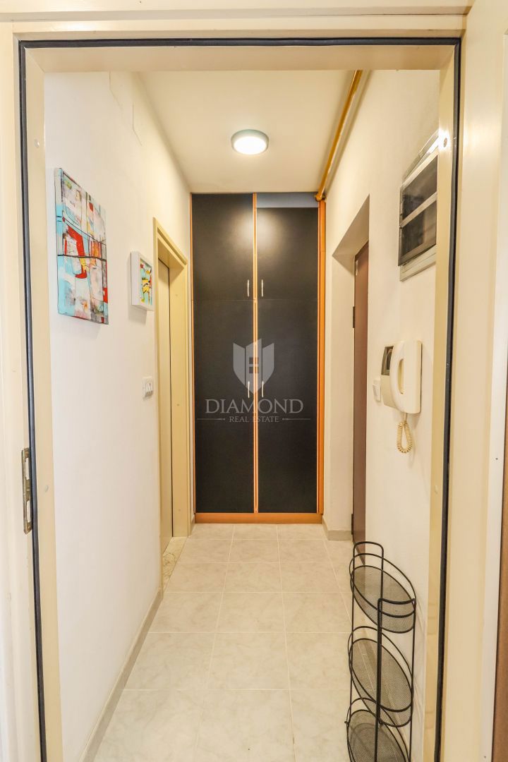 Najboljša lokacija med morjem in mestom, parkirišče in shramba