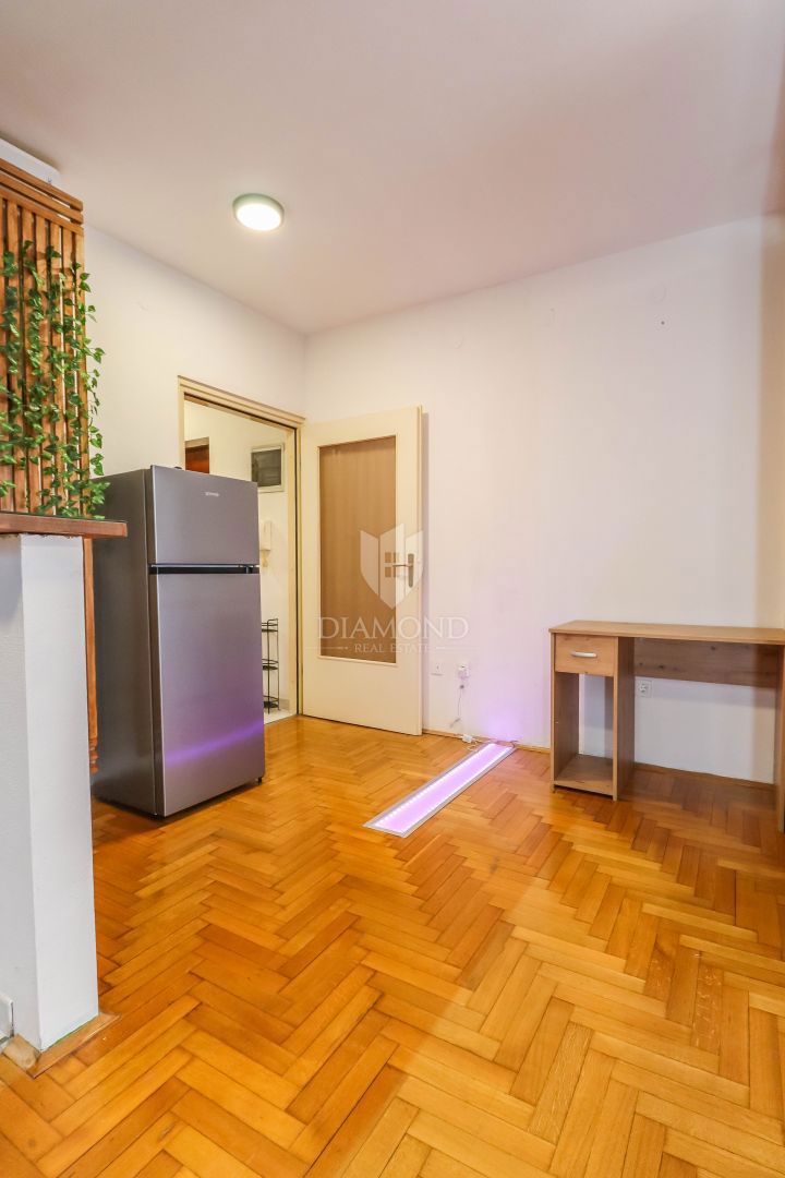 Najboljša lokacija med morjem in mestom, parkirišče in shramba