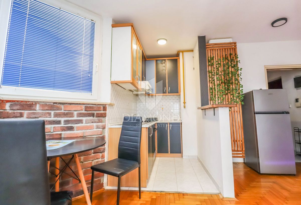 Najboljša lokacija med morjem in mestom, parkirišče in shramba