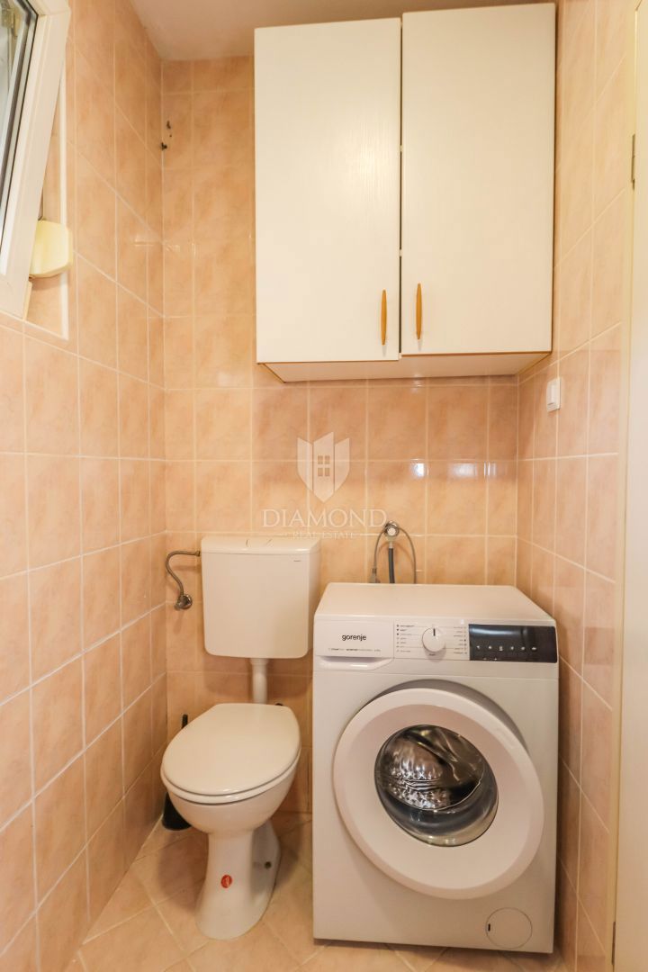 Najboljša lokacija med morjem in mestom, parkirišče in shramba