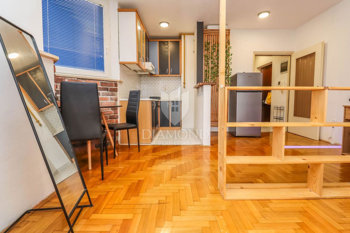 Najboljša lokacija med morjem in mestom, parkirišče in shramba