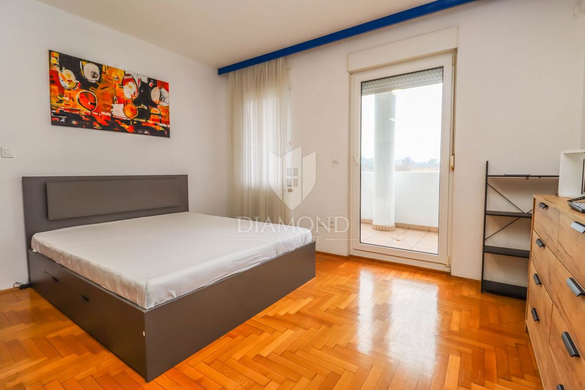 Najboljša lokacija med morjem in mestom, parkirišče in shramba