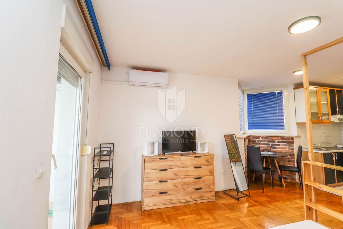 Najboljša lokacija med morjem in mestom, parkirišče in shramba