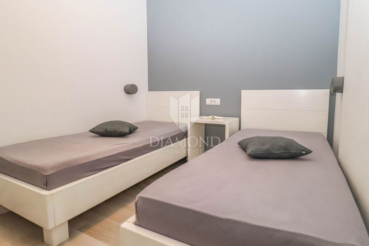 PRILOŽNOST! Apartma v Stoji s 3 spalnicami blizu plaže!